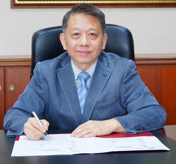 高餐大學校長陳敦基